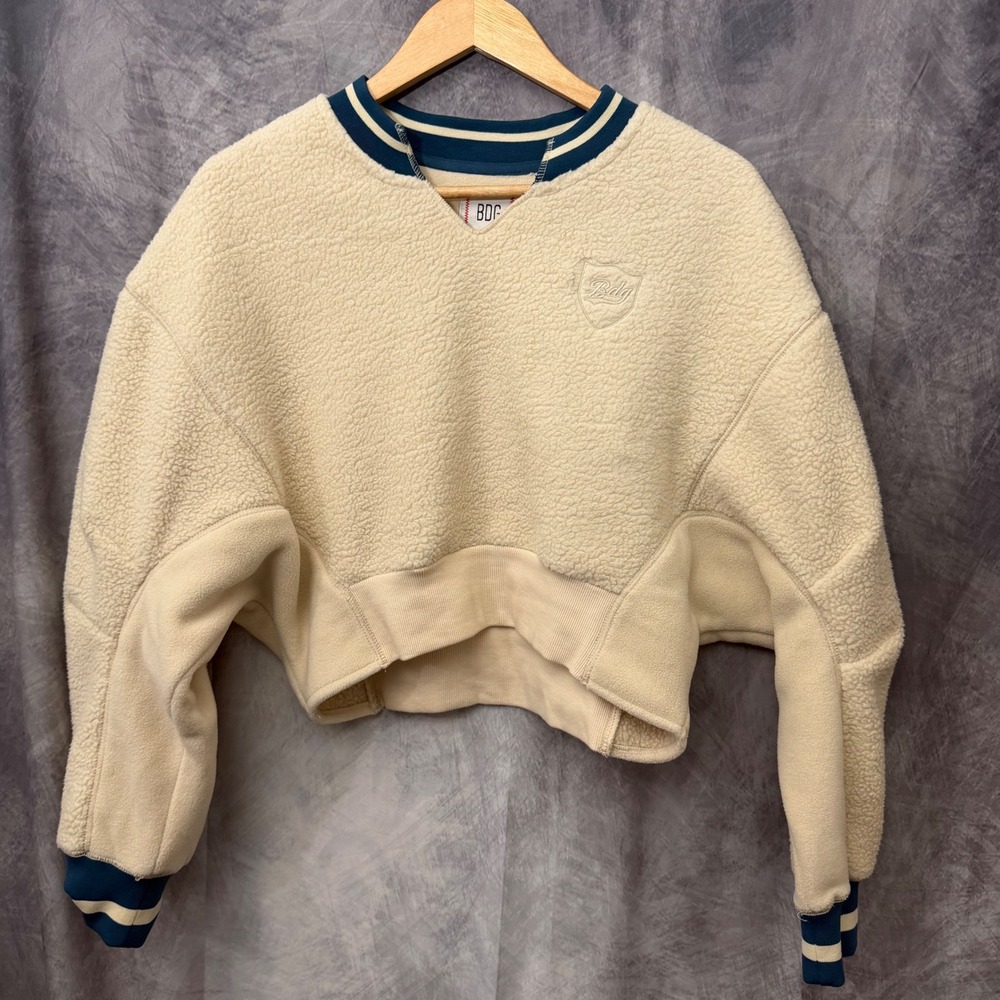 Cozy Girl Sherpa Fleece Cropped Pullover Sweatshirt Ivory M Urban Outfitters